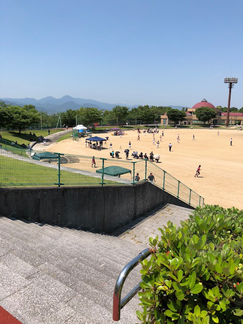 炎天下の中元気にプレーしています