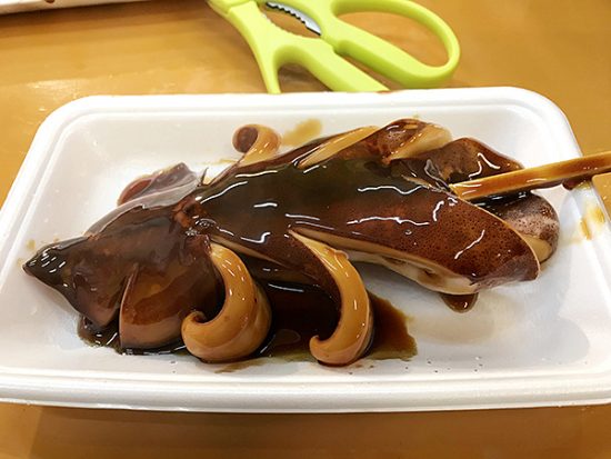 テーブル席には、ハサミやティッシュも用意してくれています。